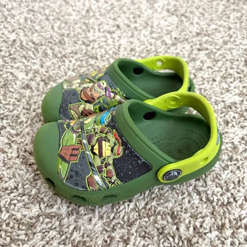 Size 8 / Toddler Boy Ninja Turtles Crocs
